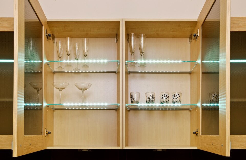 Фото Furnika Светодиодный светильник ZETA GLASLINE для стеклянных полок, длина 359 мм, теплый, прозрачный