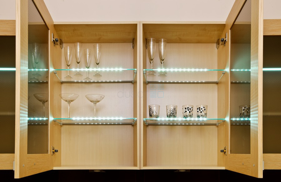 Фото Furnika Светодиодный светильник ZETA GLASLINE для стеклянных полок, длина 409 мм, холодный, прозрачный